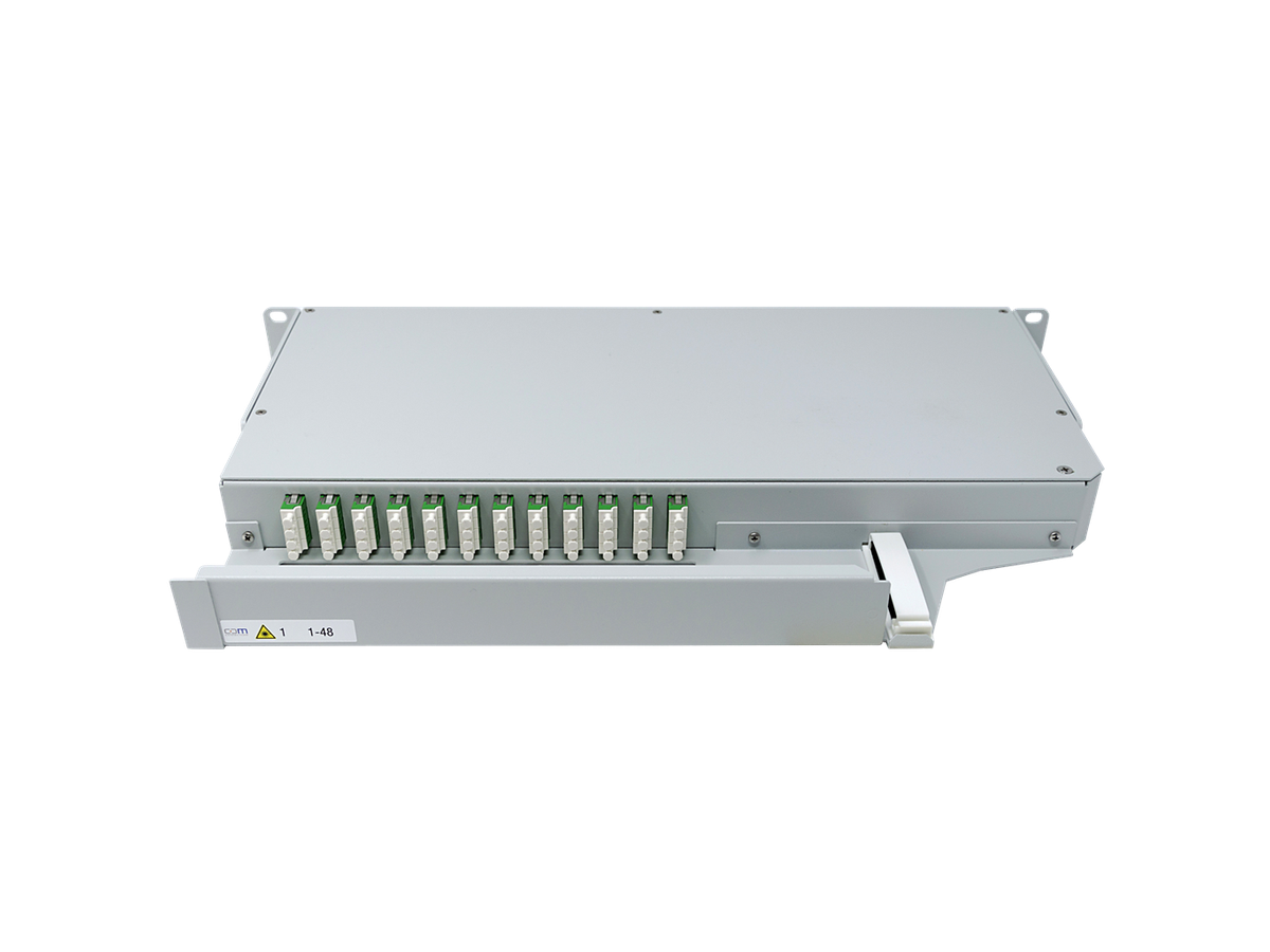CCM Patchpanel 1HE SLITE Basic rechts